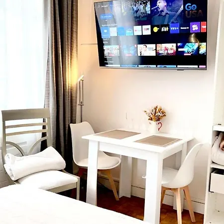 With Bathroom And Small Kitchen شقة