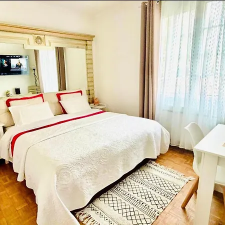 With Bathroom And Small Kitchen Apartment *